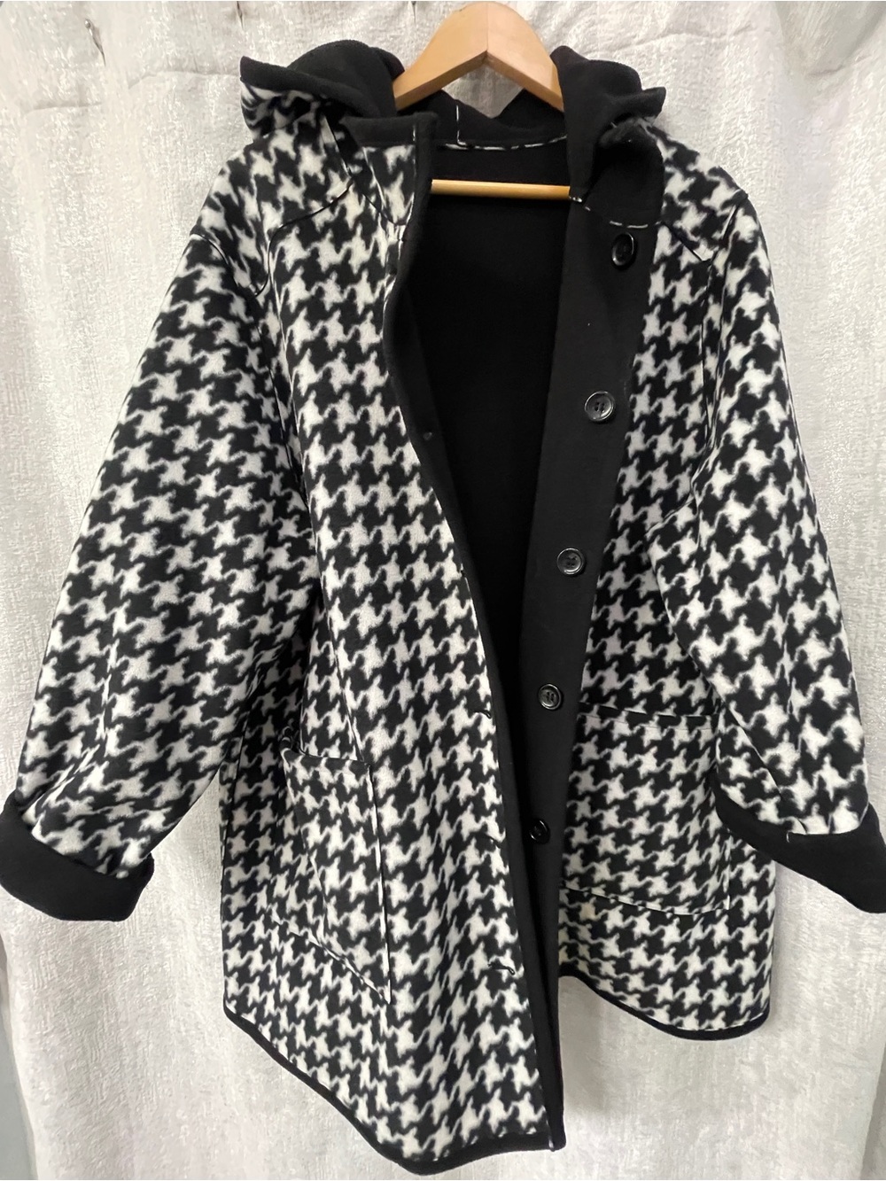 Women's Houndstooth/Black Reversible Hooded Coat. Like New! 2X-3X